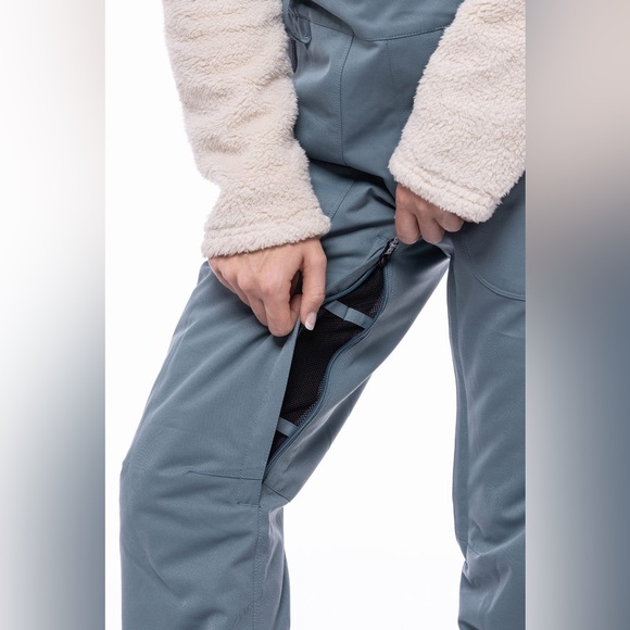 686 Black Magic Insulated Bib pants - Picture 4 of 6